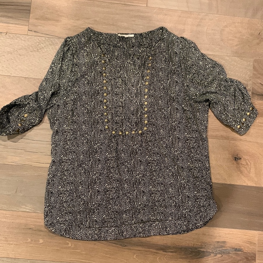 Blouse- 3/4 sleeve, v neck, black and white with gold